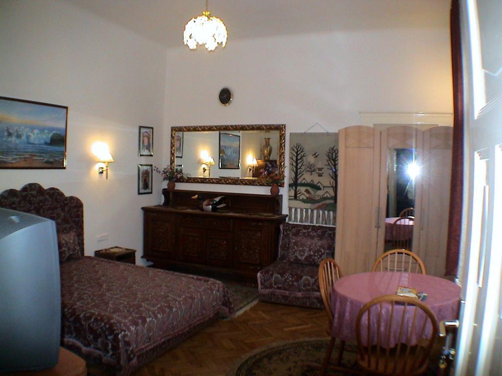 Garibaldi 5 Apartments & Rooms Budapest Room photo