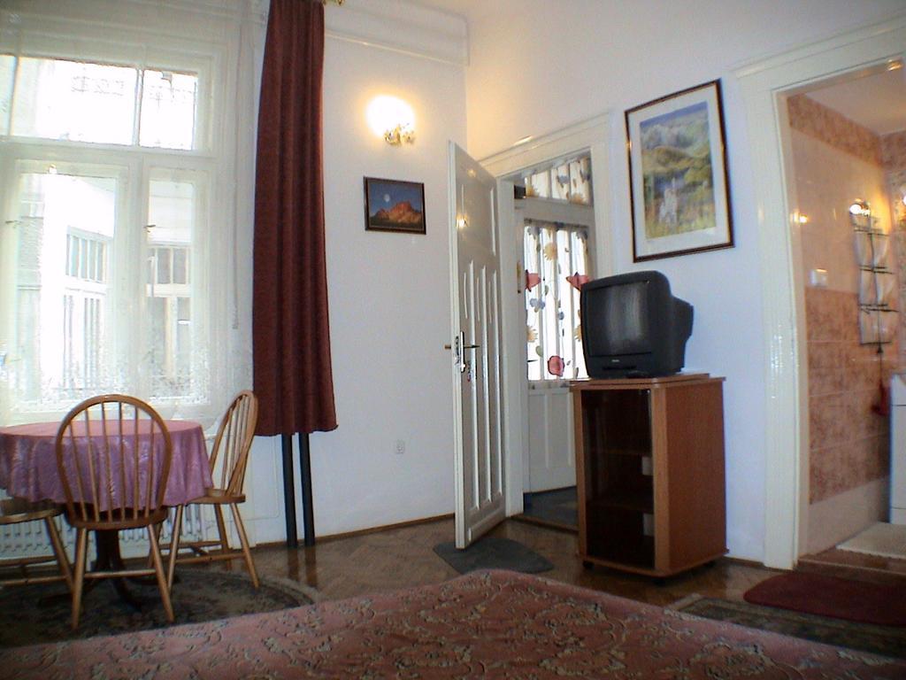 Garibaldi 5 Apartments & Rooms Budapest Room photo